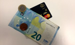 Utazáshoz: Készpénz vagy bankkártya?